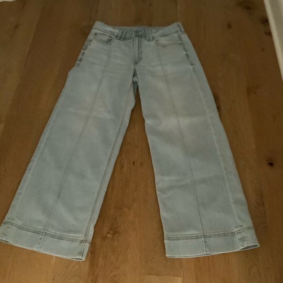 AE Dreamy Drape Stretch Low-Rise Baggy Wide-Leg Jean - Light Wash - short - Picture 5 of 10